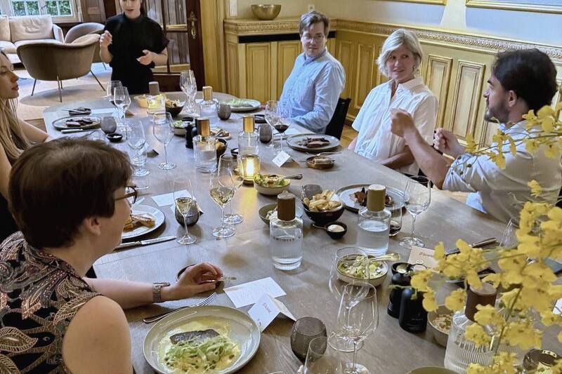 Bjorn Delbeecke at a medtech roundtable dinner